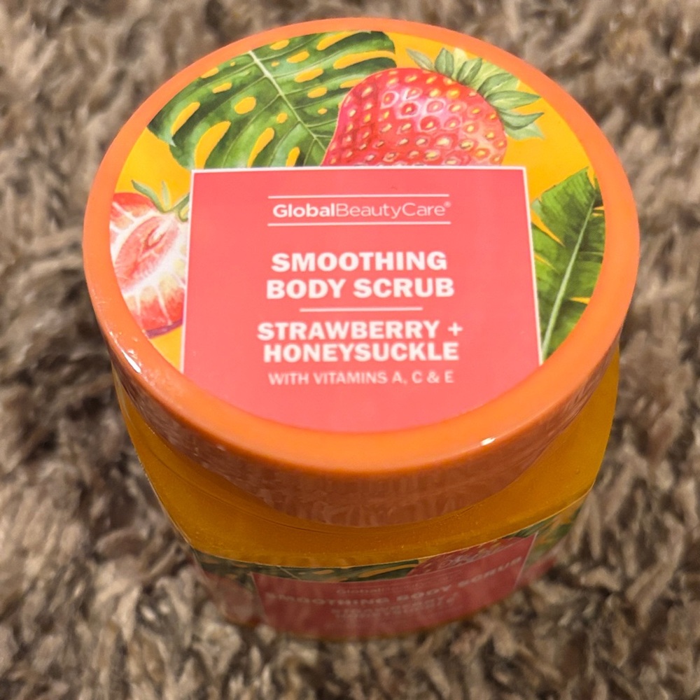 Smoothing Body Scrub - Strawberry + Honeysuckle